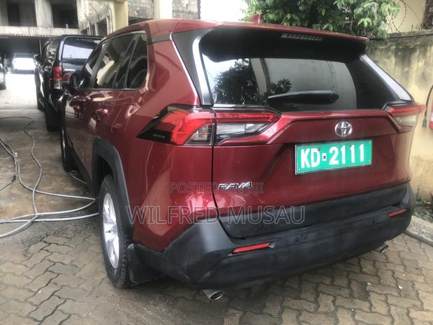 Red Toyota RAV4 2018: Luxury Crossover at Your Doorstep