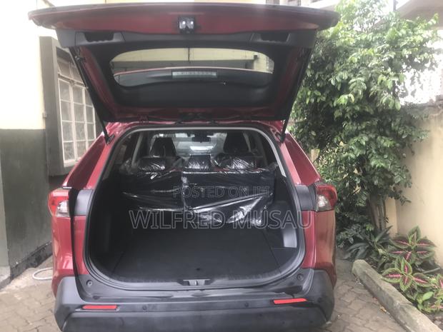 Red Toyota RAV4 2018: Luxury Crossover at Your Doorstep