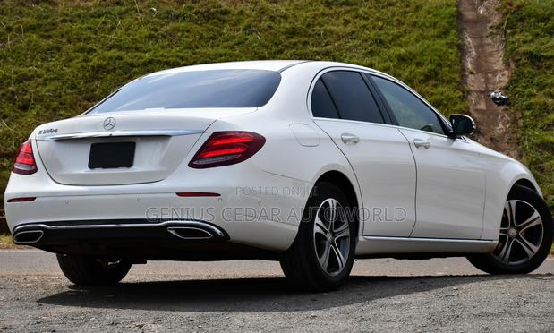 Luxury 2017 Mercedes-Benz 220E in White