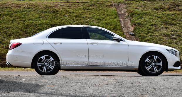 Luxury 2017 Mercedes-Benz 220E in White