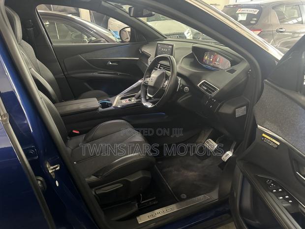 Peugeot 3008 2018 Blue: Fuel-Efficient Compact SUV