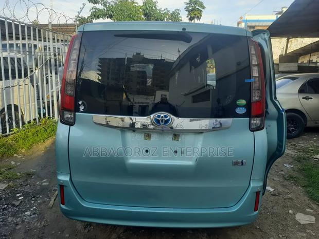Brand New Toyota Noah 2.0 AWD 8-Seater Teal - For Sale
