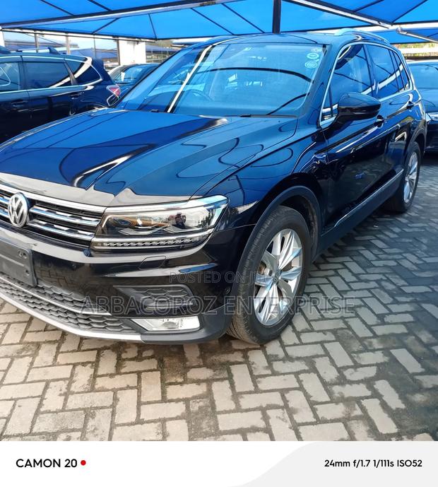 2018 Volkswagen Tiguan 2.0T SEL R-Line - Black