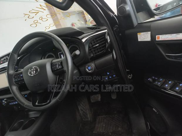 Toyota Hilux 2019 Black