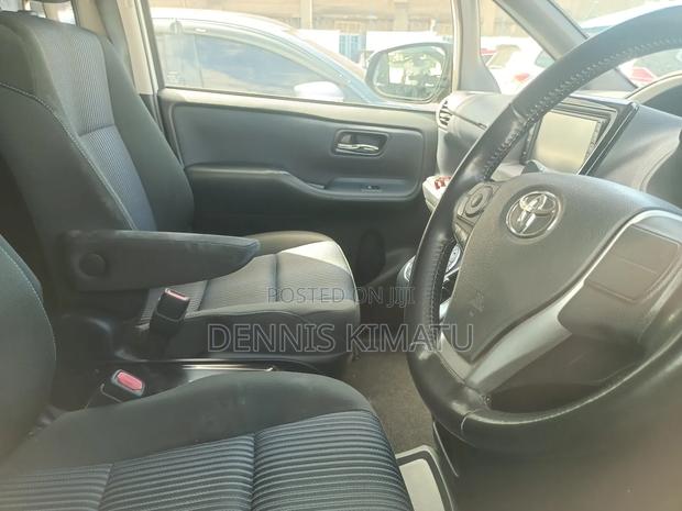 Toyota Voxy 2017 White