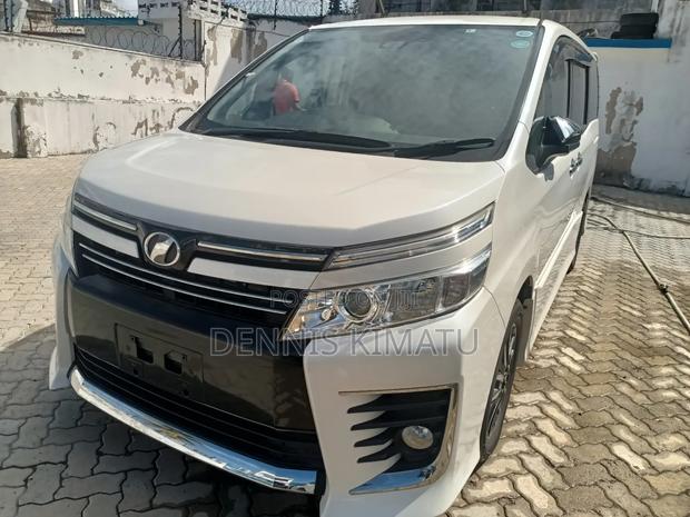 Toyota Voxy 2017 White