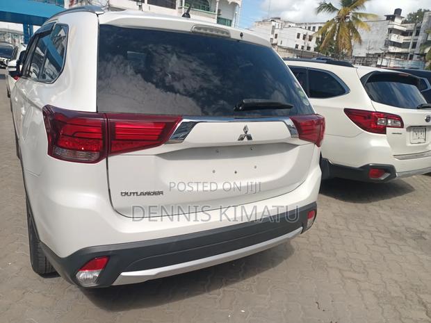 Mitsubishi Outlander 2017 White