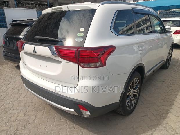 Mitsubishi Outlander 2017 White