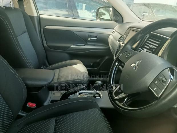 Mitsubishi Outlander 2017 White