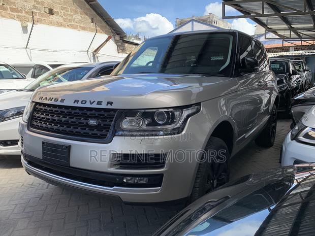 Luxury Pre-Owned 2016 Land Rover Range Rover Vogue in Gold