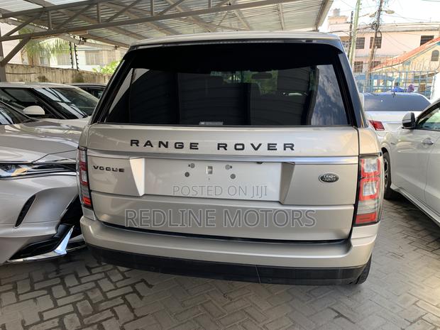 Luxury Pre-Owned 2016 Land Rover Range Rover Vogue in Gold