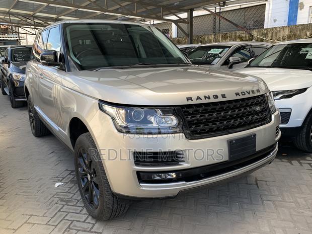 Luxury Pre-Owned 2016 Land Rover Range Rover Vogue in Gold