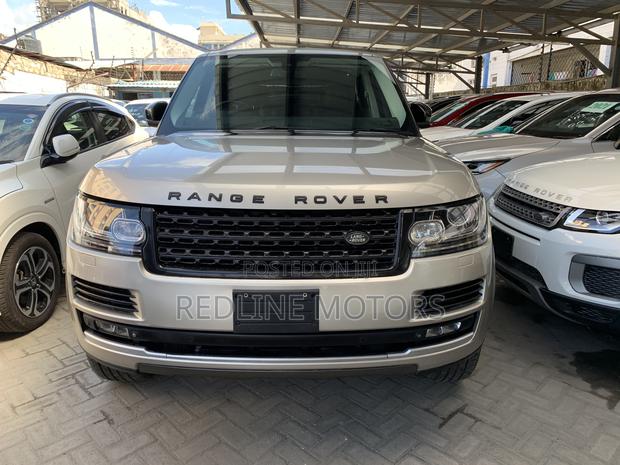 Luxury Pre-Owned 2016 Land Rover Range Rover Vogue in Gold