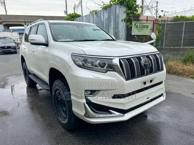'2017 Prado 2.8 - White Toyota Land Cruiser'