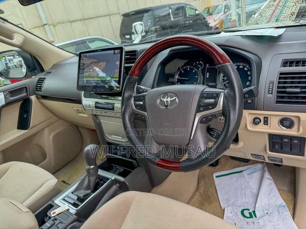 '2017 Prado 2.8 - White Toyota Land Cruiser'