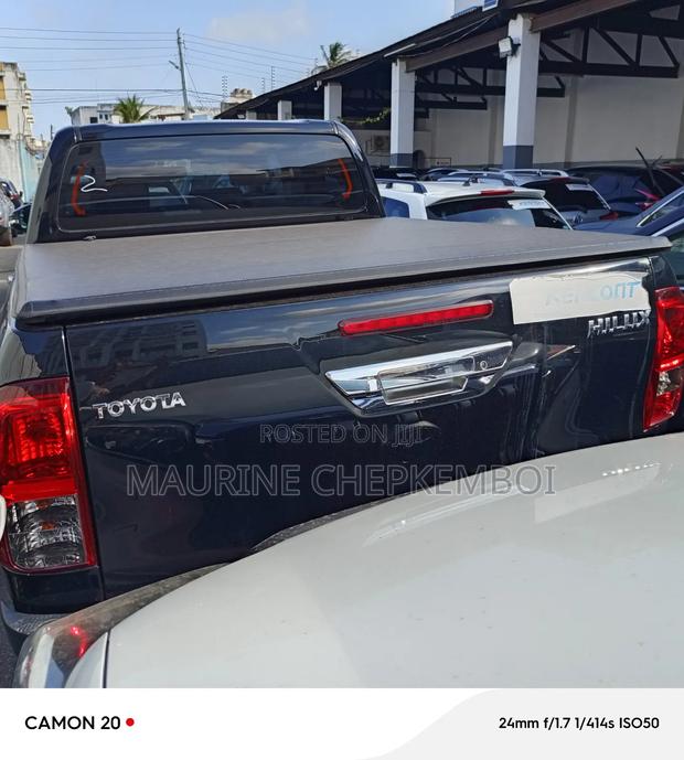 Powerful 2017 Toyota Hilux Black: Perfect for Off-Road