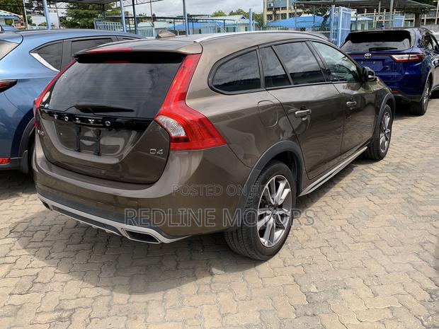 2017 Brown Volvo V60 - Sophisticated Wagon with Power