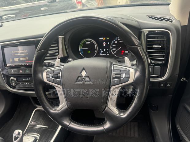 Mitsubishi Outlander PHEV 2018 AWD - Black Edition