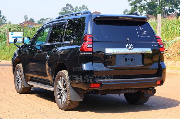 2019 Toyota Land Cruiser Prado 2.8D Black - Off-Road Edition