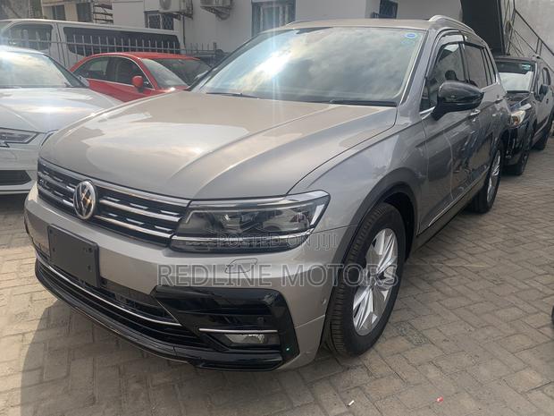 Gray 2.0T Volkswagen Tiguan Sport AWD 4MOTION (2017 Model)