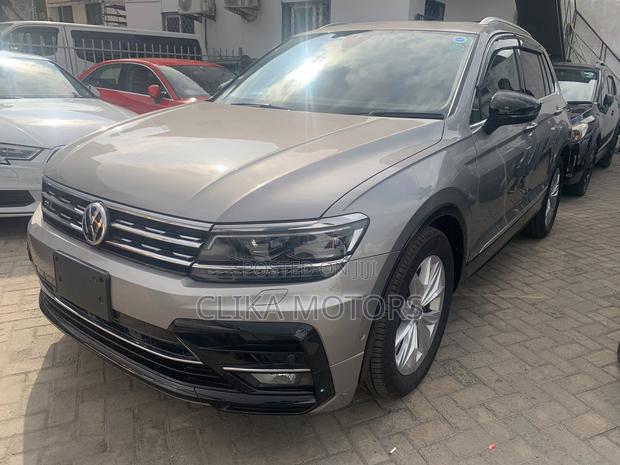 Gray 2.0T Volkswagen Tiguan Sport AWD 4MOTION (2017 Model)