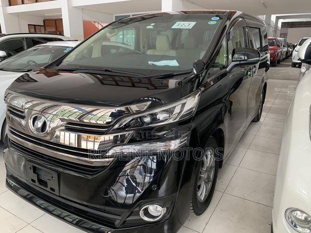 Matt Black Toyota Vellfire 2017 - Unparalleled Style and Comfort