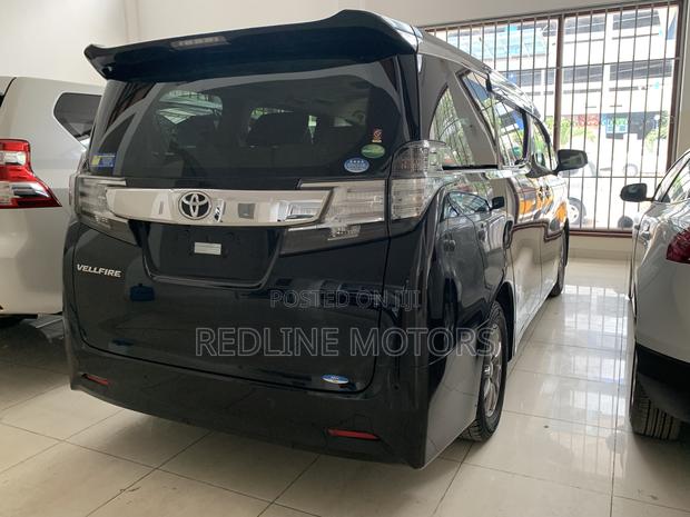 Matt Black Toyota Vellfire 2017 - Unparalleled Style and Comfort