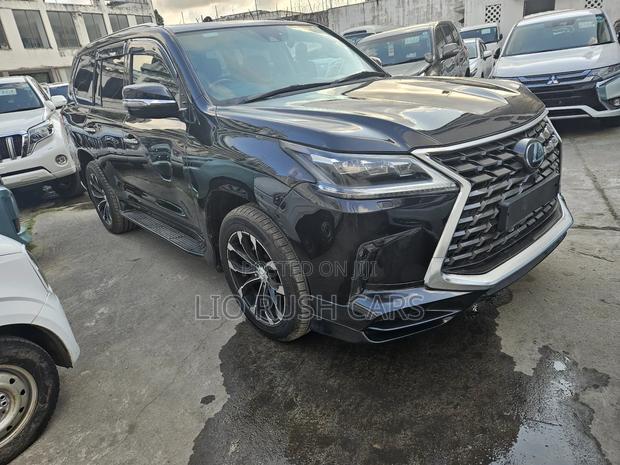 LX 2018 Lexus Black - Premium Off-Road Vehicle