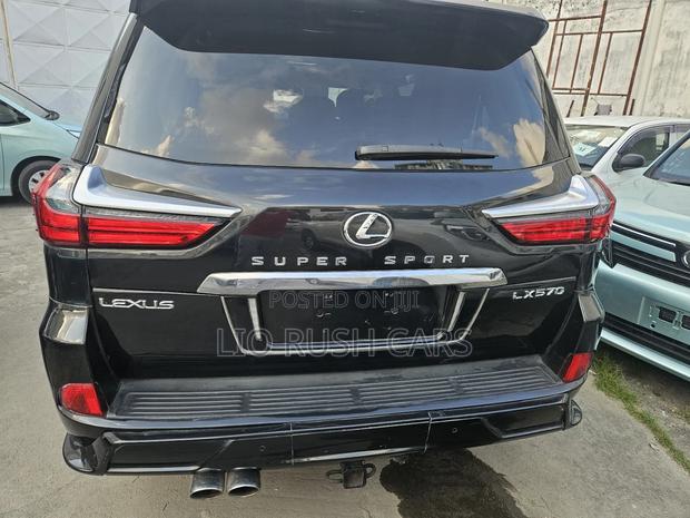 LX 2018 Lexus Black - Premium Off-Road Vehicle
