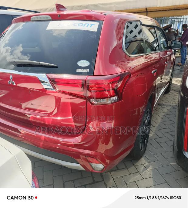 Mitsubishi Outlander 2.0 PHEV AWD 2017 - High-Quality Used SUV Available