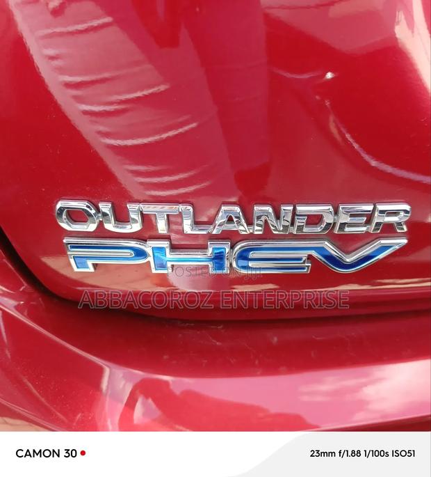 Mitsubishi Outlander 2.0 PHEV AWD 2017 - High-Quality Used SUV Available