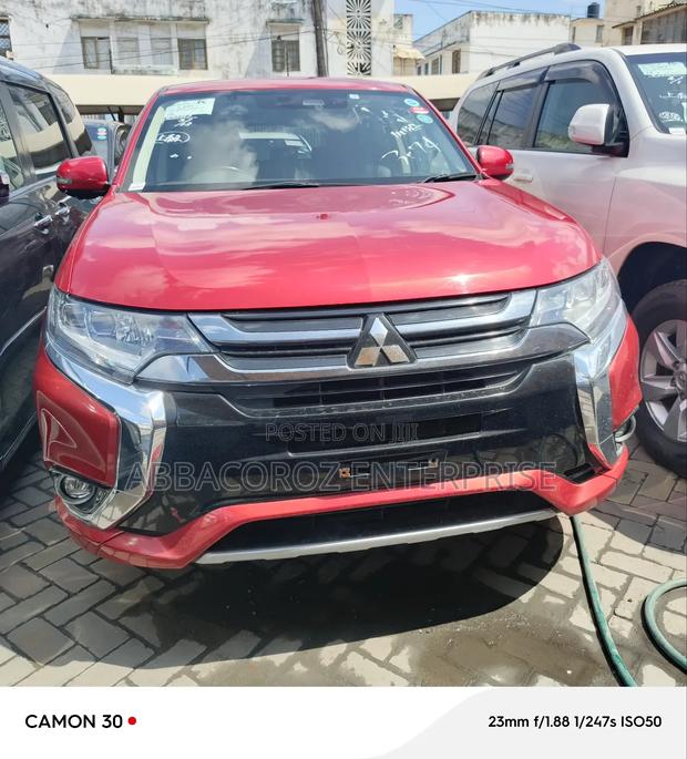Mitsubishi Outlander 2.0 PHEV AWD 2017 - High-Quality Used SUV Available