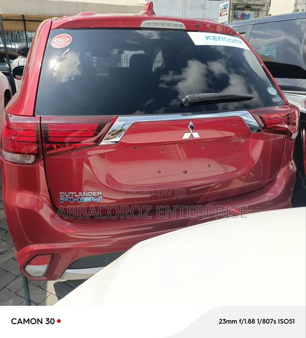 Mitsubishi Outlander 2.0 PHEV AWD 2017 - High-Quality Used SUV Available