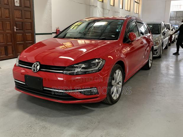Volkswagen Golf Variant 2017 Red: Power and Practicality