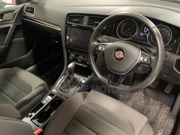 Volkswagen Golf Variant 2017 Red: Power and Practicality