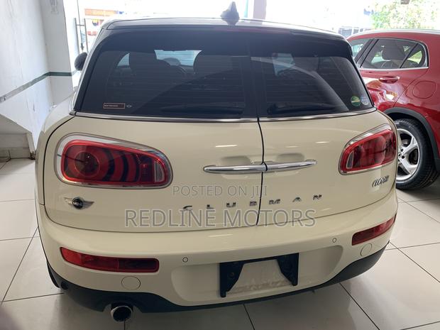 Pre-owned 2017 Mini Cooper Clubman FWD - Off White