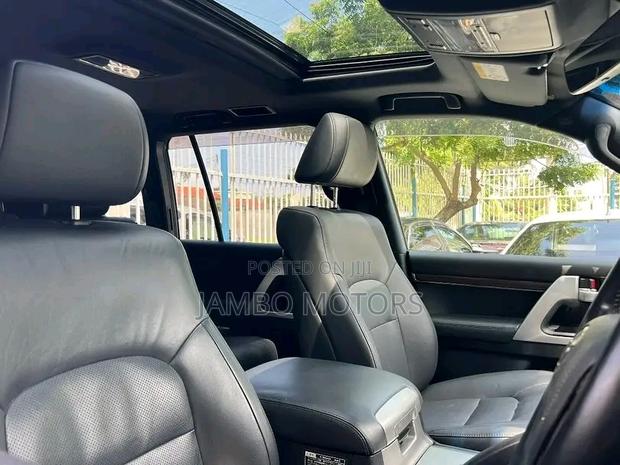2018 Land Cruiser 4.6 V8 ZX Silver - Luxury 4x4 for Off-Road Exploration