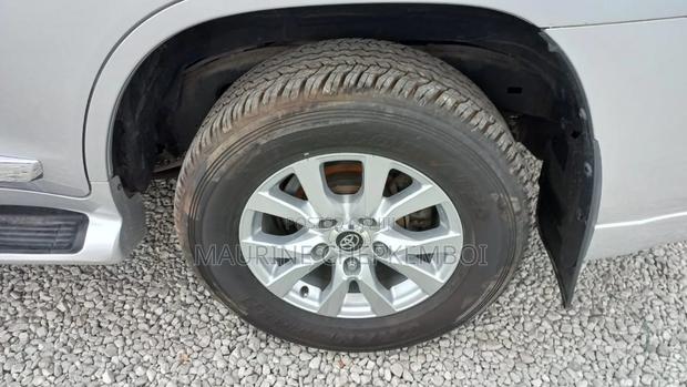2015 Toyota Land Cruiser ZX Silver V8: Off-Road Capability, On-Road Comfort