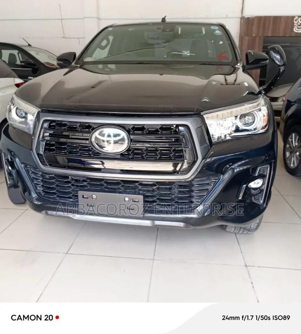 Black 2019 Hilux Toyota - Unmatched Performance