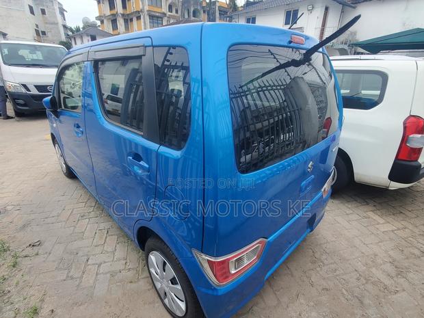 FWD 2017 Suzuki Wagon R 660 Hybrid - Blue