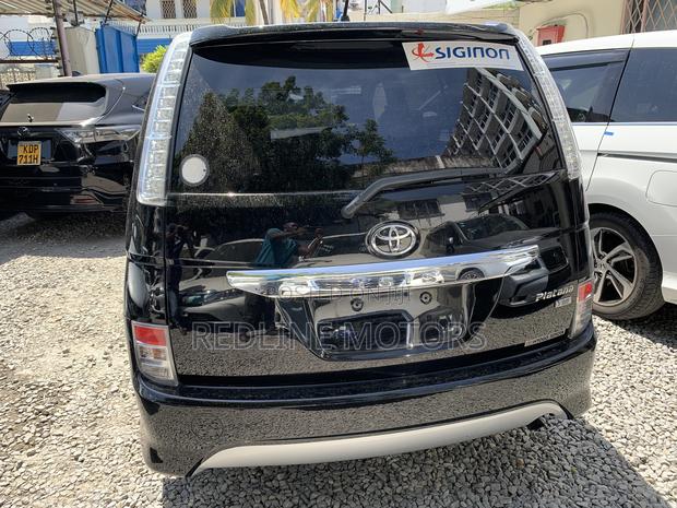 Used Toyota ISIS 1.8 Platana 2WD 2017 Black - Affordable Quality