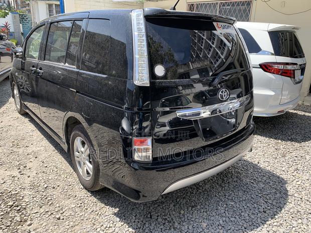 Used Toyota ISIS 1.8 Platana 2WD 2017 Black - Affordable Quality