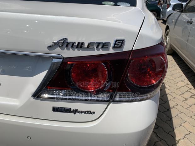 2017 Toyota Crown Pearl - Exclusive Sedan