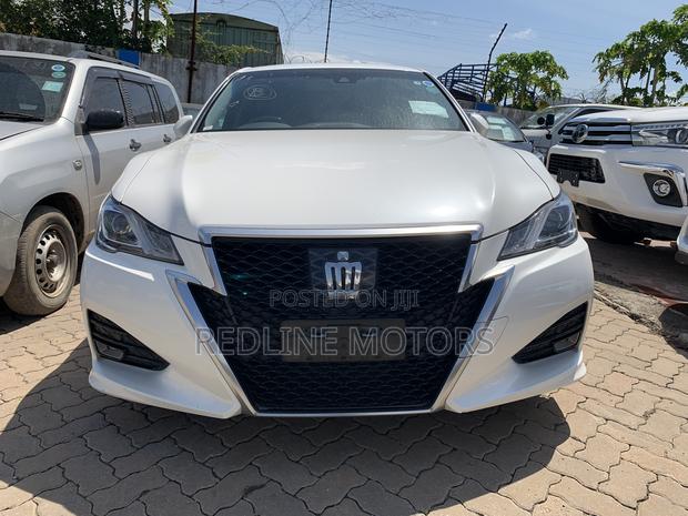 2017 Toyota Crown Pearl - Exclusive Sedan