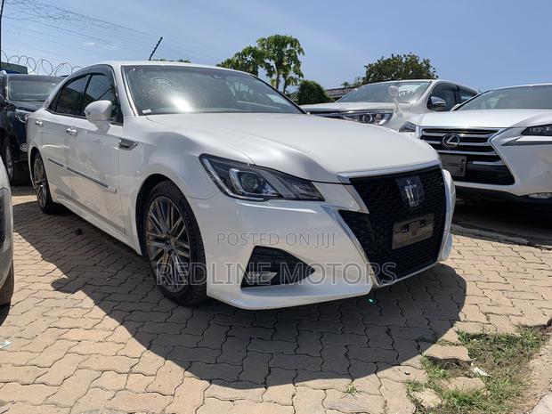 2017 Toyota Crown Pearl - Exclusive Sedan