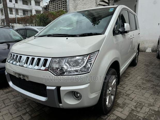 Mitsubishi Delica 2017 - Limited Edition in White