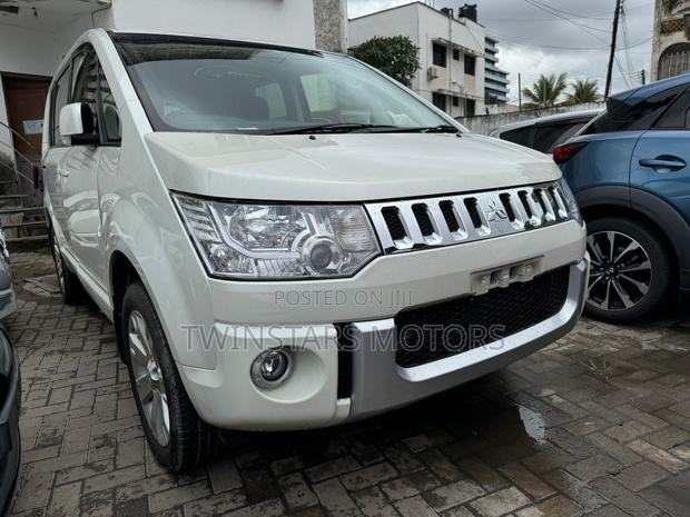 Mitsubishi Delica 2017 - Limited Edition in White