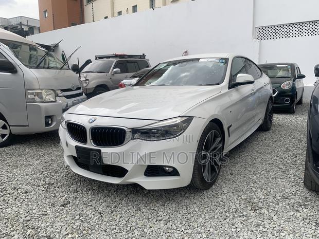 2017 BMW 320i RWD Sedan - White 3 Series