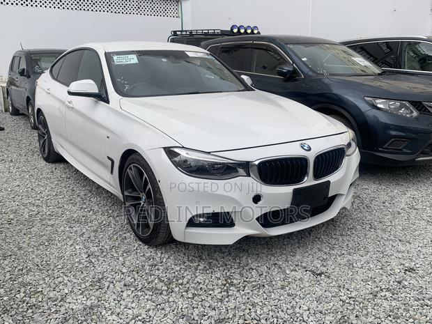 2017 BMW 320i RWD Sedan - White 3 Series