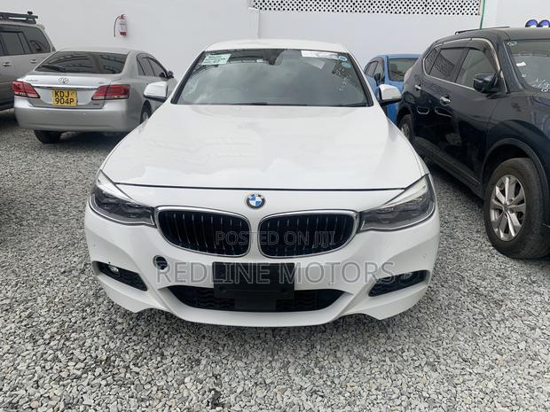 2017 BMW 320i RWD Sedan - White 3 Series